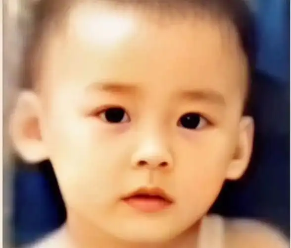 明星童年照:王一博奶膘太可爱,热巴从小美到大,沈腾从小就搞笑