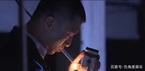 孙红雷室内抽烟,网友:我华强给你机会你不中用啊