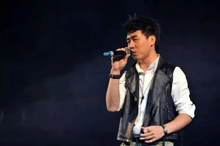 孙燕姿,周杰伦,王力宏,陶喆等等和他同期的歌手胡彦斌的成名时期已经