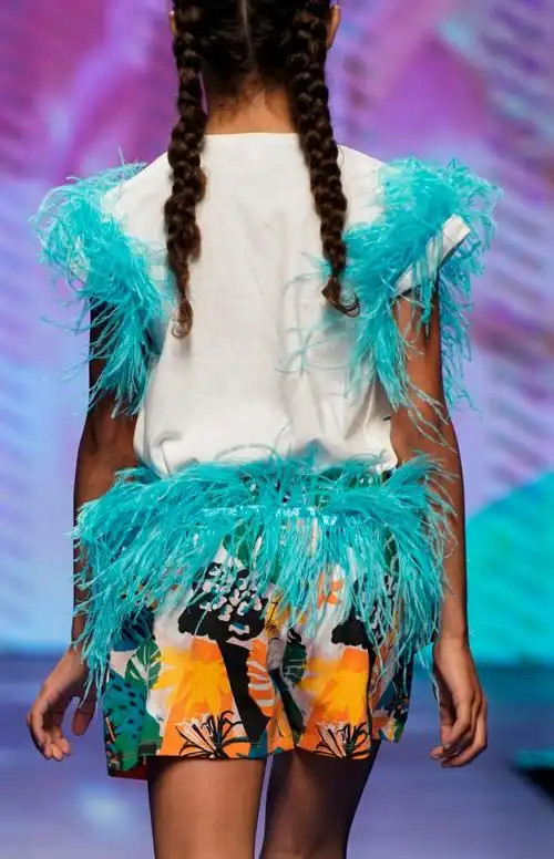 羽毛为特殊场合服装和度假造型注入新意