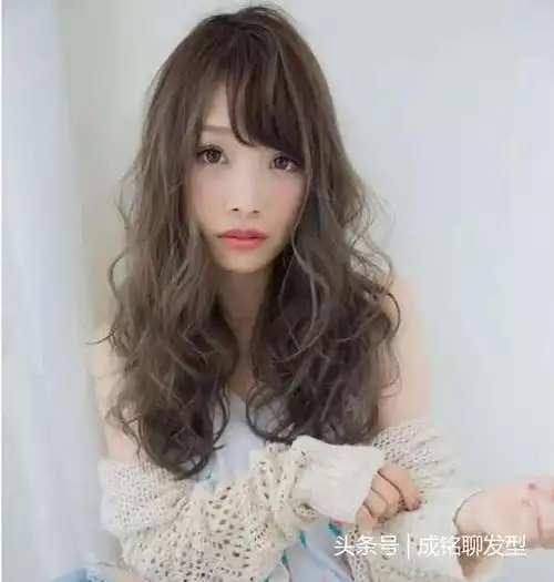 长发这样烫才时尚不显老,漂亮的大波浪发型推荐