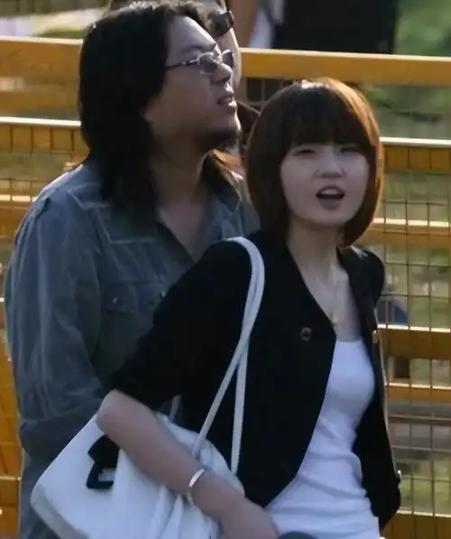 此时高晓松已经36岁,为了为了将他与徐珊珊的感情合理化,高晓松花重金