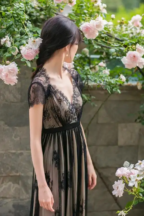 蕾丝连衣裙收腰显瘦时尚气质性感中长款洋气短袖镂空女名媛连衣裙