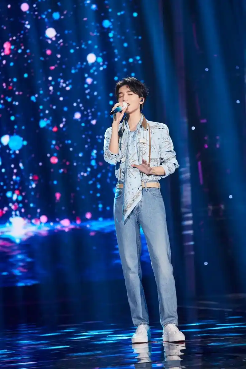 tfboys三小只近照,弟弟们长大了