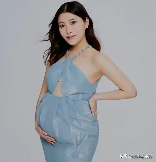 刘德华小姨子迎来喜讯,晒出靓照官宣怀二胎,穿一袭长裙气质优雅