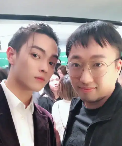 老板于正再锤许凯赵晴恋情,喊话许凯,回家照顾赵晴