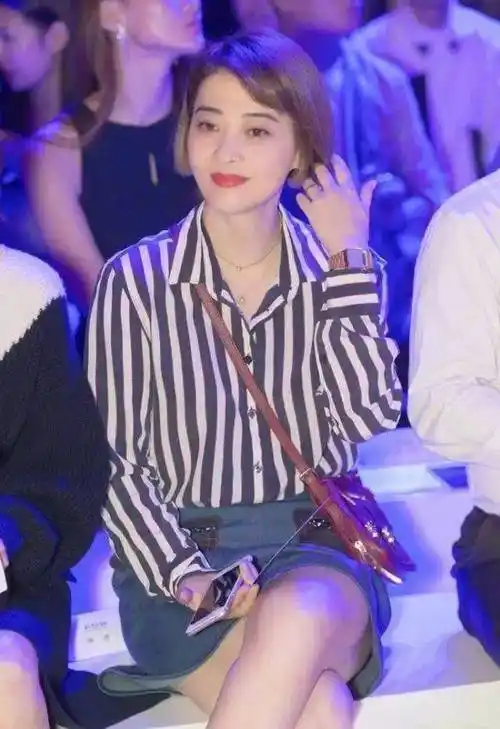 48岁梅婷终于剪对波波头发型比28岁时更嫩穿搭时髦像换了个人