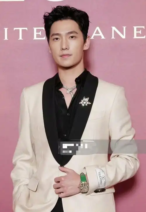 刘亦菲不走戛纳却凭生图上热搜公主造型大杀四方杨洋也不输