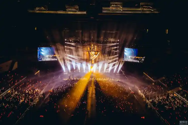 罗大佑南京演唱会摇滚现场燃爆不断