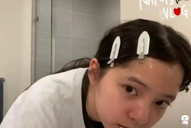 欧阳娜娜录卸妆视频,看到她的"素颜"后,求你以后别化妆了!