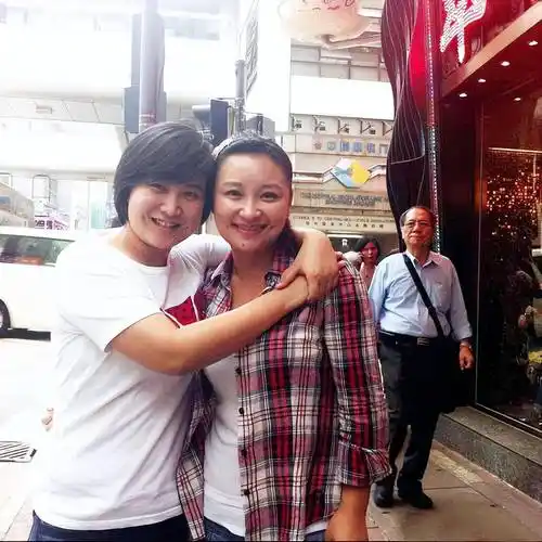 贾玲狂减100斤:爱情初露曙光,白发父亲痛哭流涕_相声_演出_姐姐