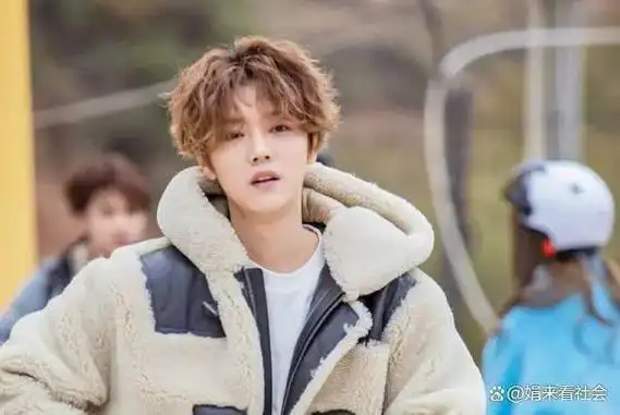 央妈亲自下场支持鹿晗出道10年归来仍是顶流身世强大无人敢扒