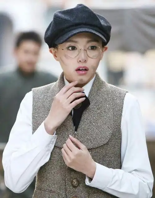 唐嫣 唐嫣在《千金女贼》中的男装,还是十分甜美可人.