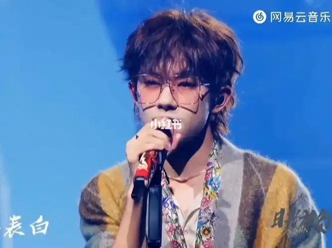 易烊千玺粉雾海立麦眼镜杀现场来了