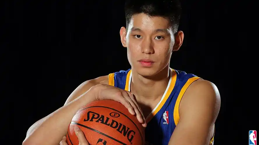 nba林书豪篮球明星1366*768高清电脑壁纸