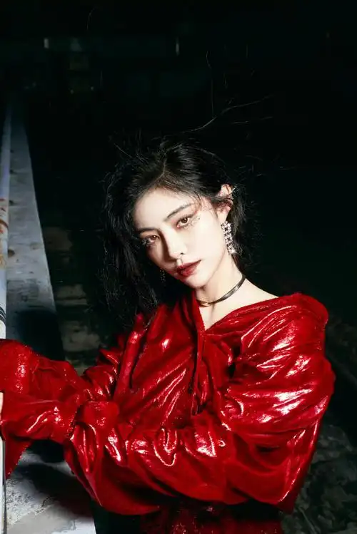 许佳琪暗夜玫瑰随拍##许佳琪暗夜玫瑰大片九宫格