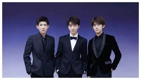 王俊凯蔡徐坤同框王俊凯蔡徐坤微博互动2022已更新今日图集