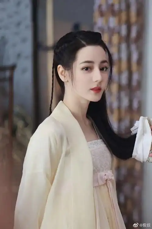 安乐传迪丽热巴##迪丽热巴#《安乐传》中,古装造型的迪丽热巴真是可