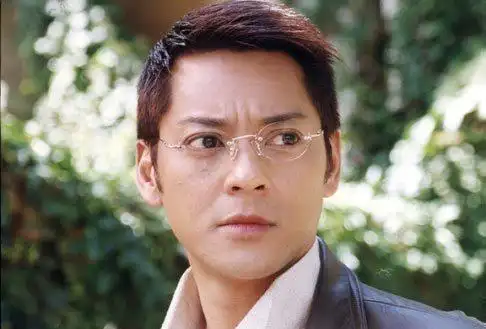 早前曾有消息称,甄子丹与前妻梁静慈的儿子甄文焯突然心口疼痛,被诊断