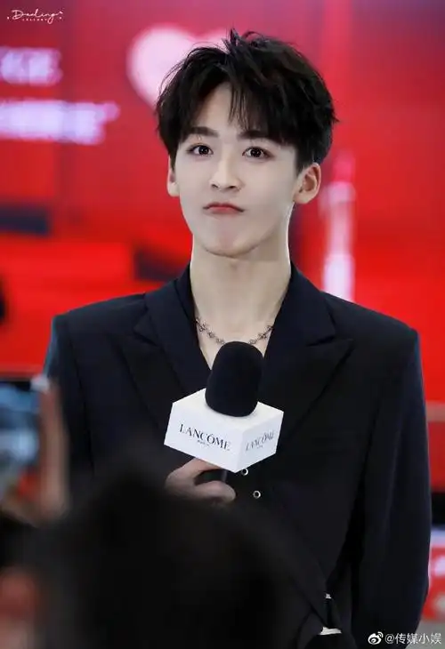 何洛洛活动生图状态