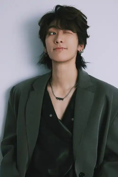 王广允超话快来发帖宠粉#2023不断更#《mmingpr》杂志封面人物70