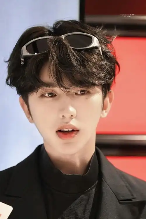 蔡徐坤##蔡徐坤范思哲全球品牌代言人##蔡徐坤新歌afterglow