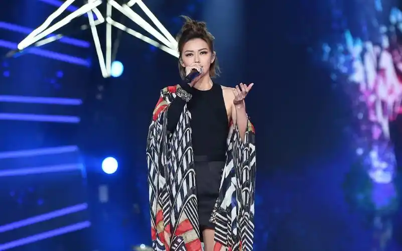 孙燕姿】 2017浙江卫视 跨年演唱会 我要的幸福组曲