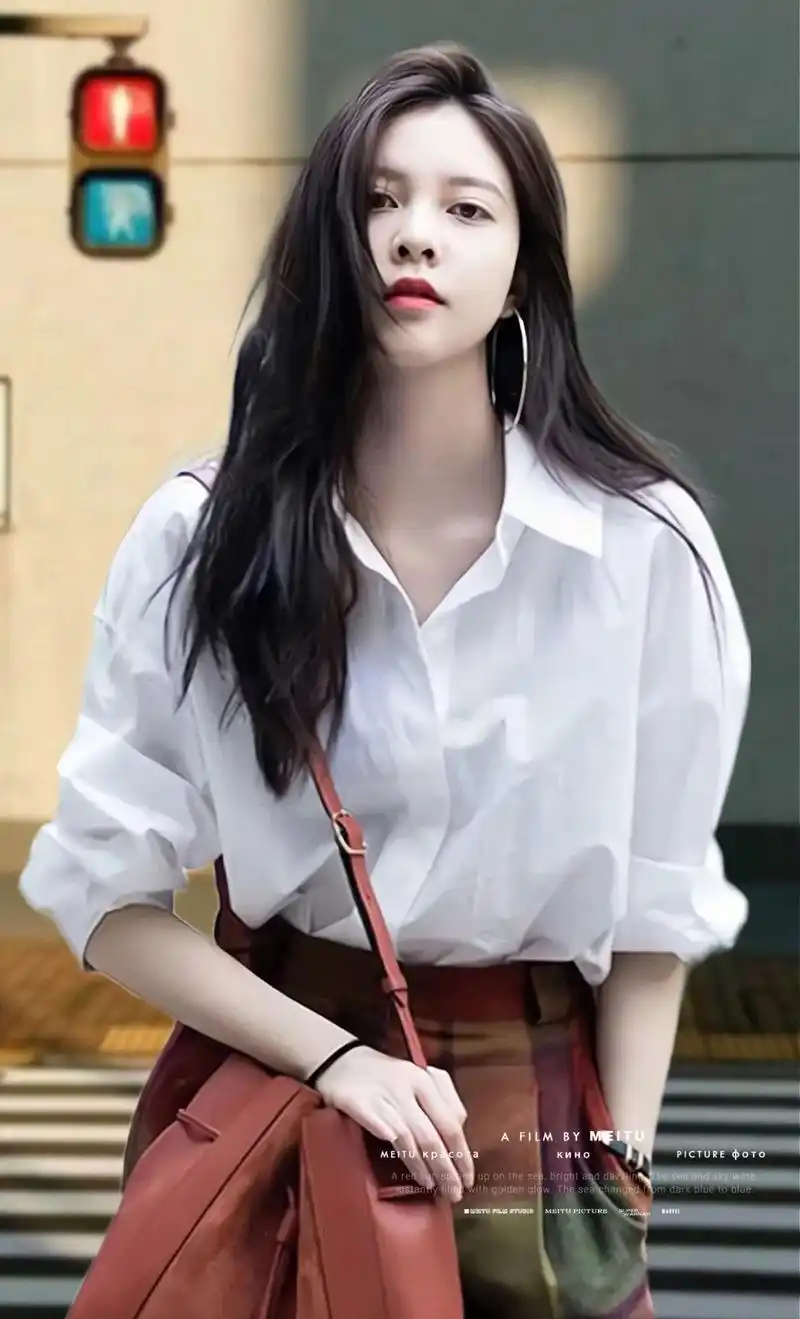 姐妹们,这款高品质白衬衫,休闲时尚又有女人味!面料是