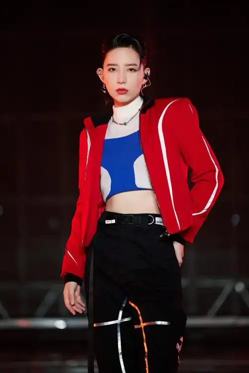 李斯丹妮卡点变装舞台