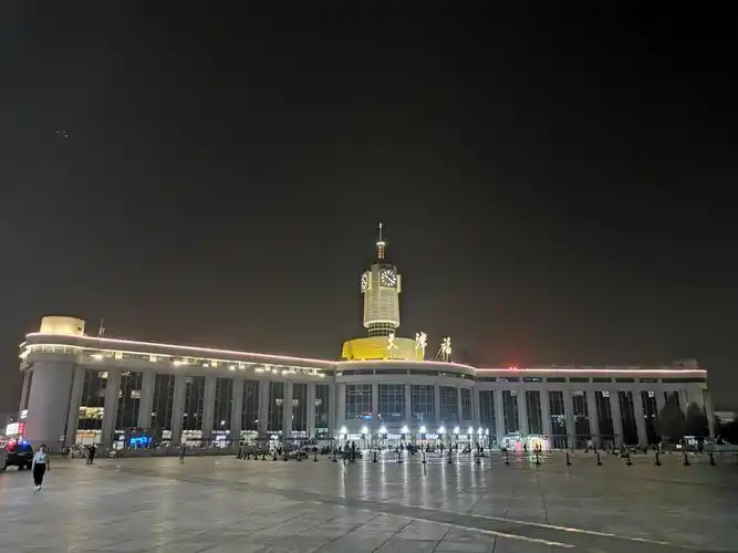 天津站的夜景也很美