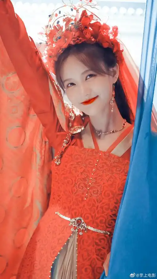 李一桐苏玖儿大婚随拍