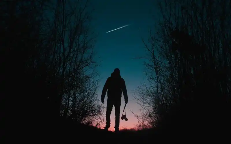 电脑壁纸 摄影 时光记忆 夜晚伤感男人的背影