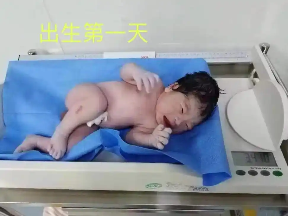 从出生到现在拍着拍着就长大了,照片虽然不能代替记忆,却能保存 - 抖