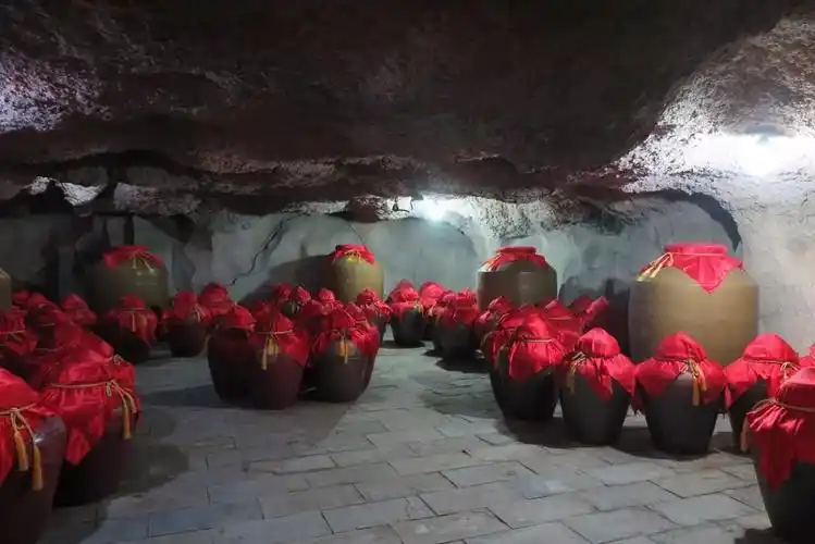 景芝齐鲁酒地的地下酒窖.▲齐鲁酒地的地下酒窖.