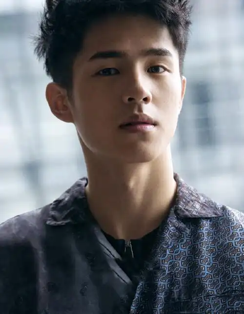 刘昊然半熟少年清纯活力写真图片17