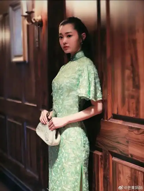 宋轶的腰#宋轶很适合穿旗袍就是因为她腰细腿长仪态也好!