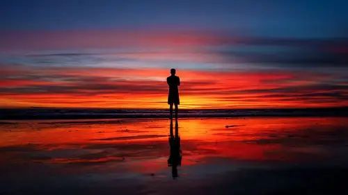 夕阳下孤独背影意境写真,时光记忆-回车桌面