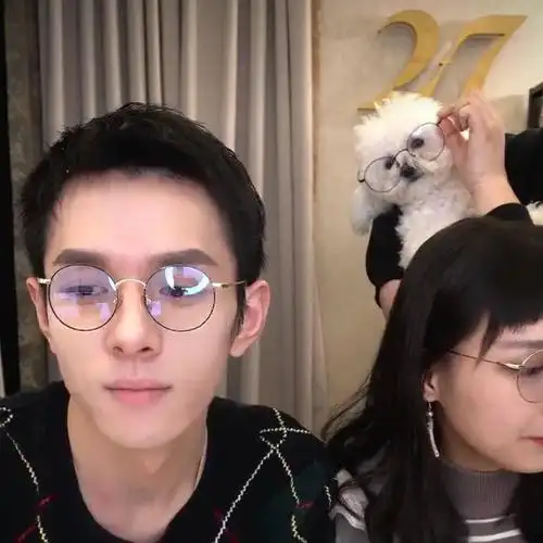 李佳琦这张图我不允许有人没保存!!!