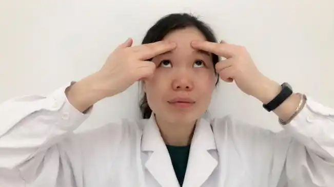 还有一套面肌功能训练操是需要自己在家训练的