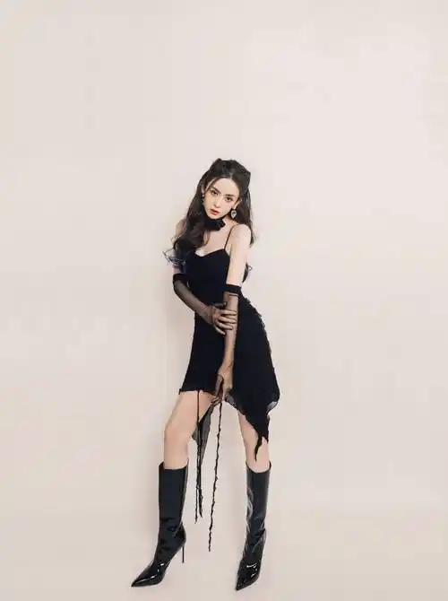 古力娜扎这双高跟长筒靴视觉冲击力爆表!_时尚_靴子_魅力十足