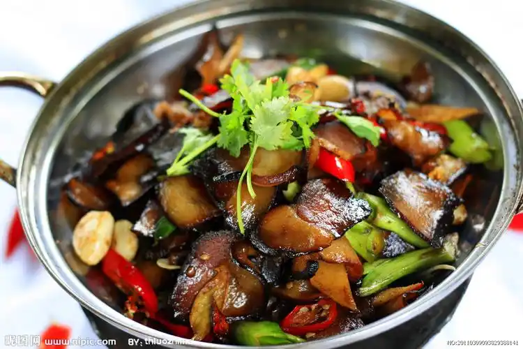 熏干腊肉干锅