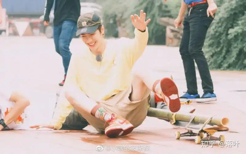 治愈系王一博的括弧笑