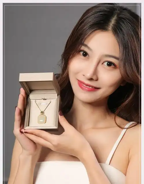 适用场景:日常佩戴图案造型:星座材质:藏银类别:手镯货号:sjf