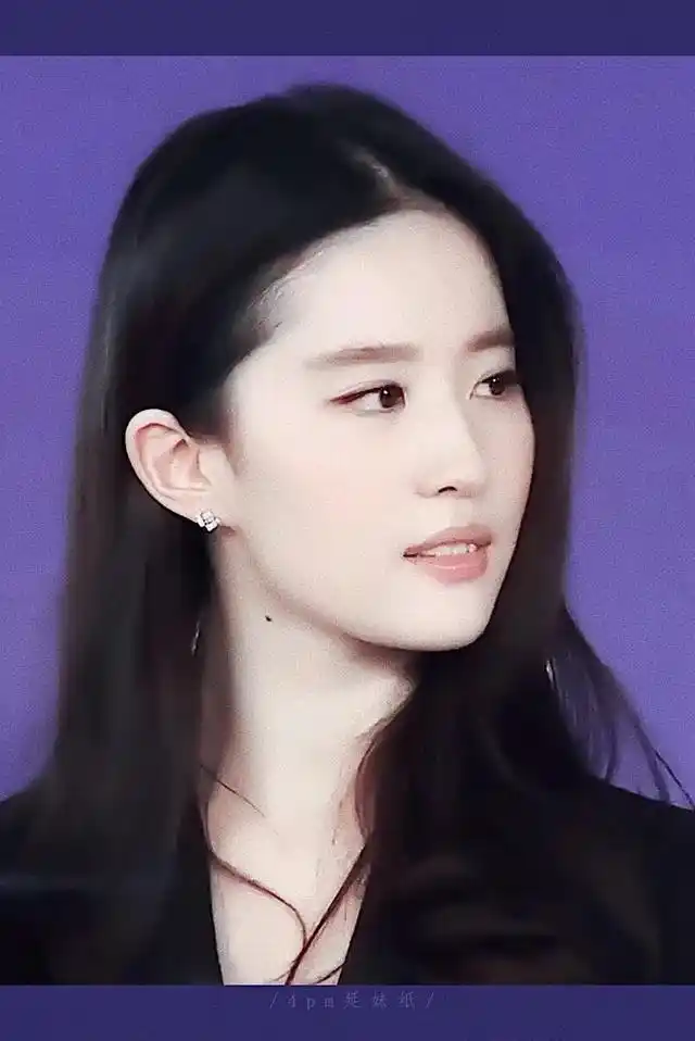 刘亦菲这个妆容太楚楚动人了,小鹿眼也杀我!这眼神温柔似水!