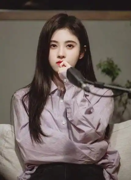 杨颖:我的发量很多,鞠婧祎:我的发量也不差,赵露思:麻烦让让_头发