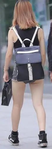 牛仔超短三角热裤漏内裤露脐气质漂亮妹子