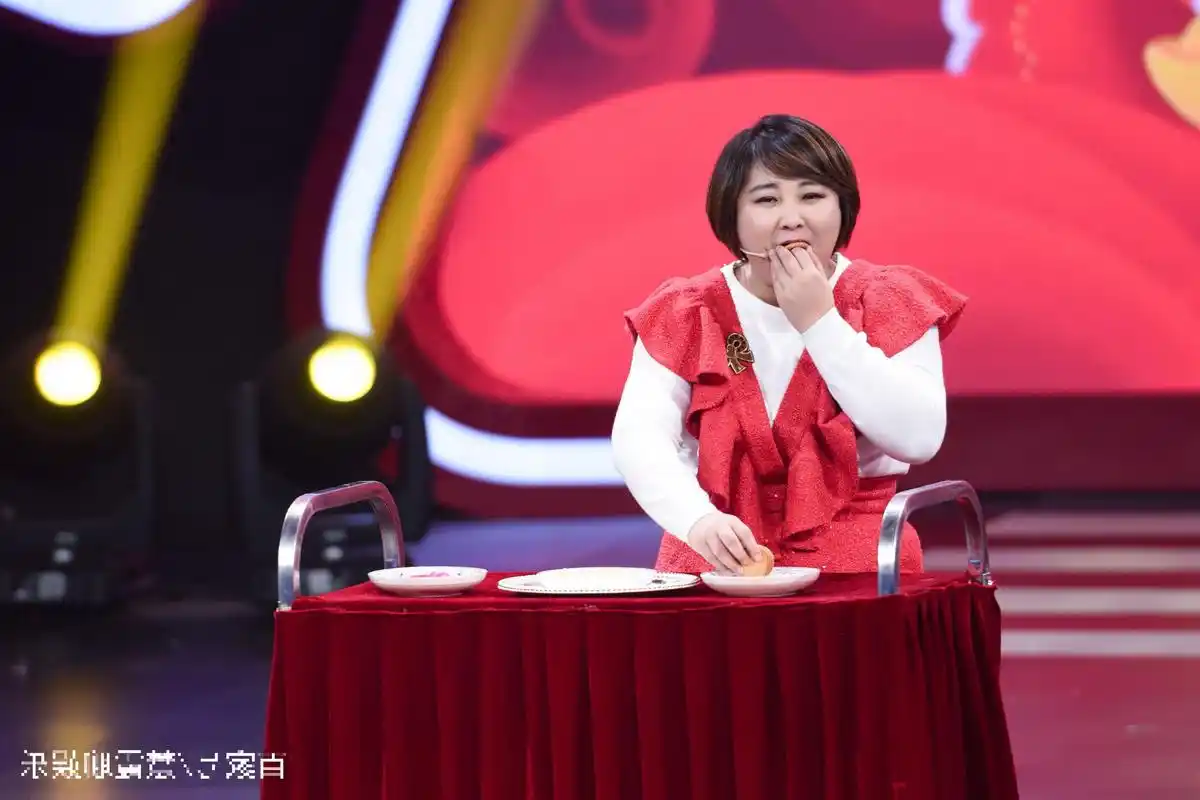 百变呆萌的她,让人笑到"飞"起后瘦了?网友:担心