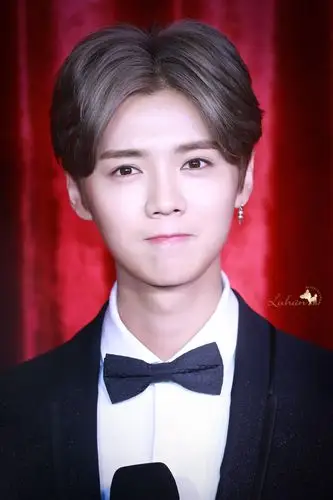 [鹿晗][分享]180107 那年今日 鹿晗中分亮相蜡像揭幕 与"另一个我"嗨