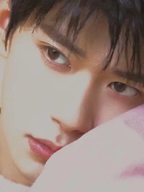 易烊千玺项链叠搭