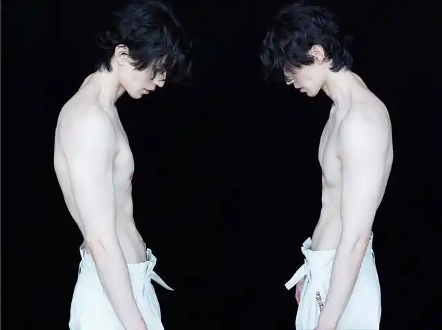 39岁李栋旭,肌肉照帅气逼人,果真男神不是白叫的